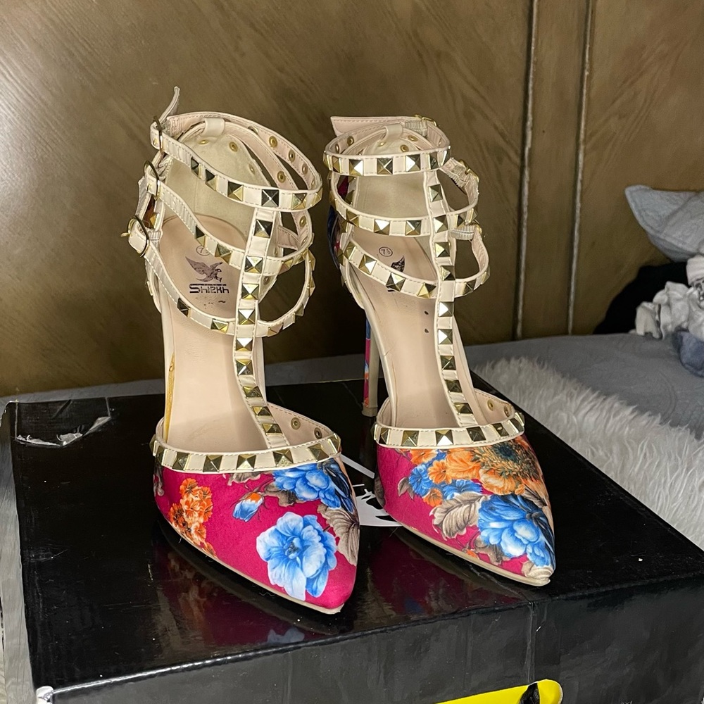 These are super cute and comfortable! Used a couple times.in amazing conditions!